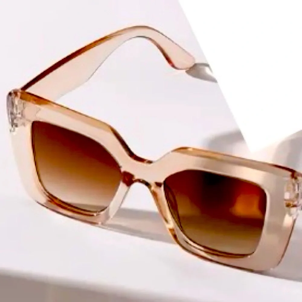 🆕NIP: Amber Large Chic Sunglasses